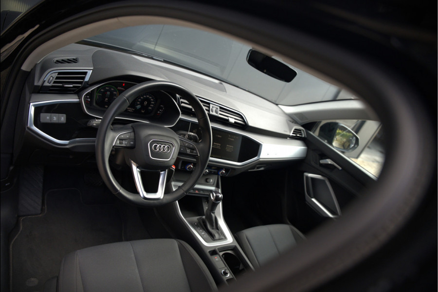 Audi Q3 45 TFSI e Advanced edition | Stoelverwarming | Adaptive Cruise Control | Navigatie | Keyless | Matrix LED | Apple Carplay | DAB | Climate Control | Parkeersensoren | SOH 93,6%
