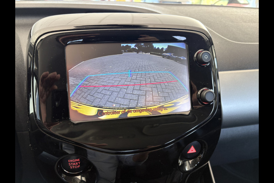 Peugeot 108 1.0 e-VTi Allure Airco - Achteruitrijcamera - Bluetooth - Led verlichting - Elektrische ramen - Licht metalen velgen 15 inch - Mistlampen voor - Stuur multifunctioneel - Start/ stop systeem - Centrale vergrendeling met afstandsbediening