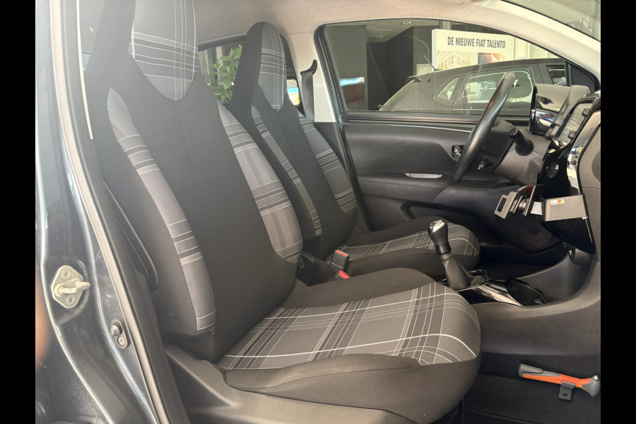 Peugeot 108 1.0 e-VTi Allure Airco - Achteruitrijcamera - Bluetooth - Led verlichting - Elektrische ramen - Licht metalen velgen 15 inch - Mistlampen voor - Stuur multifunctioneel - Start/ stop systeem - Centrale vergrendeling met afstandsbediening