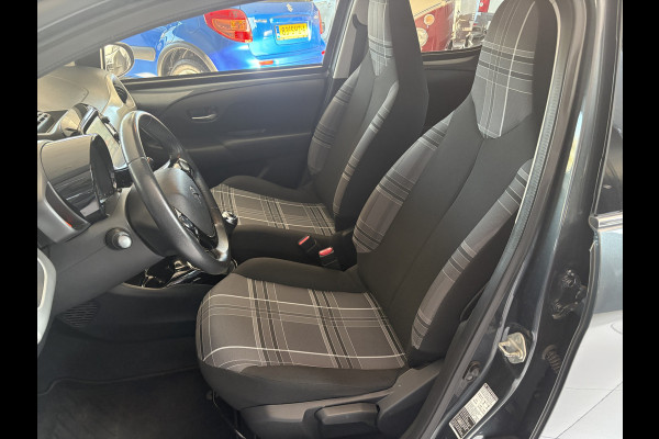 Peugeot 108 1.0 e-VTi Allure Airco - Achteruitrijcamera - Bluetooth - Led verlichting - Elektrische ramen - Licht metalen velgen 15 inch - Mistlampen voor - Stuur multifunctioneel - Start/ stop systeem - Centrale vergrendeling met afstandsbediening