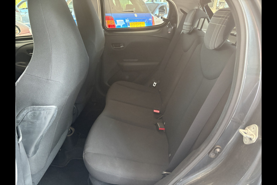 Peugeot 108 1.0 e-VTi Allure Airco - Achteruitrijcamera - Bluetooth - Led verlichting - Elektrische ramen - Licht metalen velgen 15 inch - Mistlampen voor - Stuur multifunctioneel - Start/ stop systeem - Centrale vergrendeling met afstandsbediening