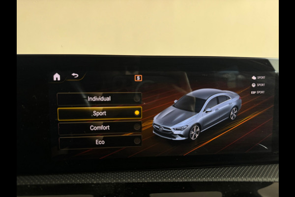 Mercedes-Benz CLA-Klasse 180 AMG Pano|Keyless|Sfeer|Memory|Stoelverwarming|AMG