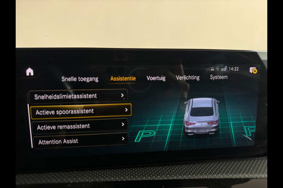 Mercedes-Benz CLA-Klasse 180 AMG Pano|Keyless|Sfeer|Memory|Stoelverwarming|AMG