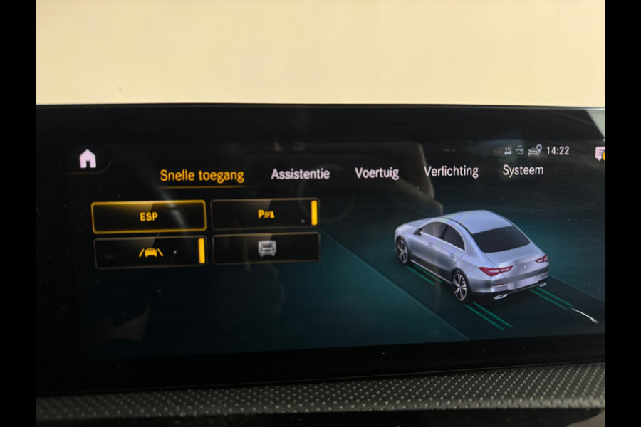 Mercedes-Benz CLA-Klasse 180 AMG Pano|Keyless|Sfeer|Memory|Stoelverwarming|AMG