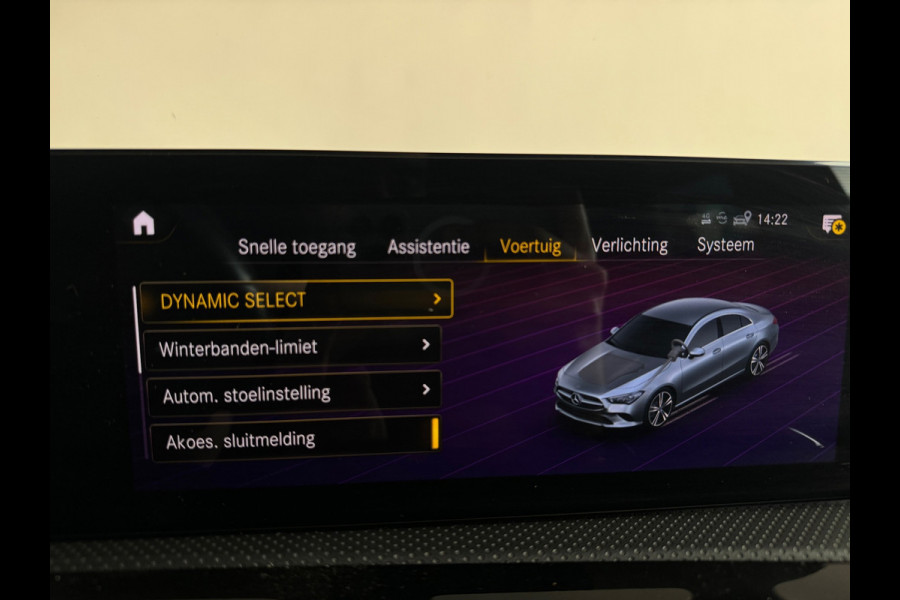 Mercedes-Benz CLA-Klasse 180 AMG Pano|Keyless|Sfeer|Memory|Stoelverwarming|AMG