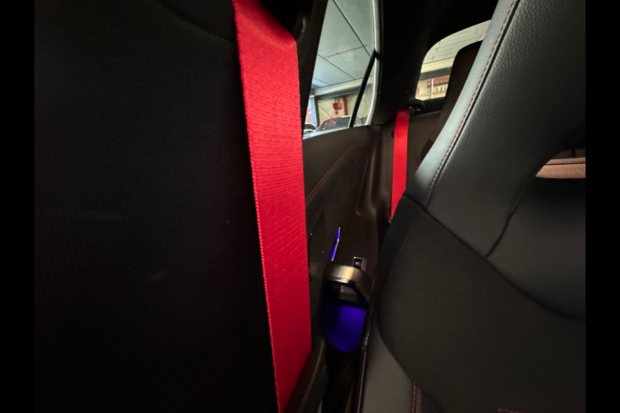 Mercedes-Benz CLA-Klasse 180 AMG Pano|Keyless|Sfeer|Memory|Stoelverwarming|AMG