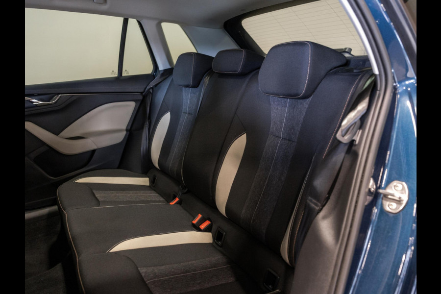 Škoda Kamiq 1.0 TSI Style 110pk / Elektrisch verstelbare stoelen / Panoramadak / Trekhaak / Dodehoek detectie / Achteruitrijcamera / Navigatie / Apple carplay /