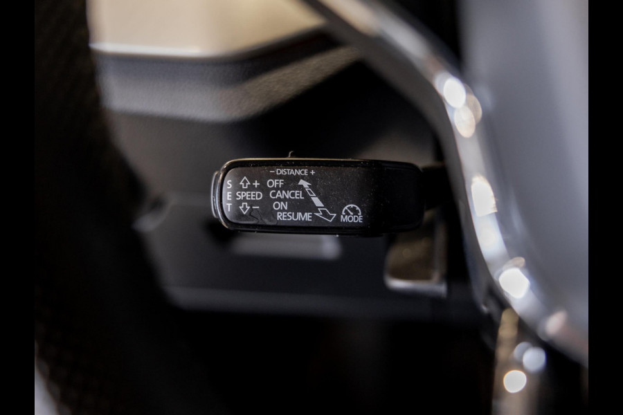 Škoda Kamiq 1.0 TSI Style 110pk / Elektrisch verstelbare stoelen / Panoramadak / Trekhaak / Dodehoek detectie / Achteruitrijcamera / Navigatie / Apple carplay /