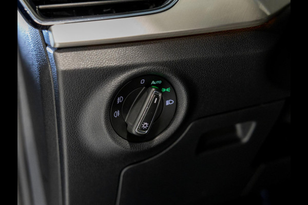 Škoda Kamiq 1.0 TSI Style 110pk / Elektrisch verstelbare stoelen / Panoramadak / Trekhaak / Dodehoek detectie / Achteruitrijcamera / Navigatie / Apple carplay /