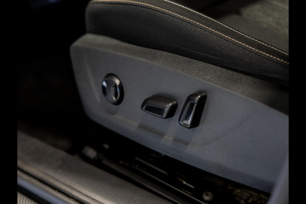 Škoda Kamiq 1.0 TSI Style 110pk / Elektrisch verstelbare stoelen / Panoramadak / Trekhaak / Dodehoek detectie / Achteruitrijcamera / Navigatie / Apple carplay /