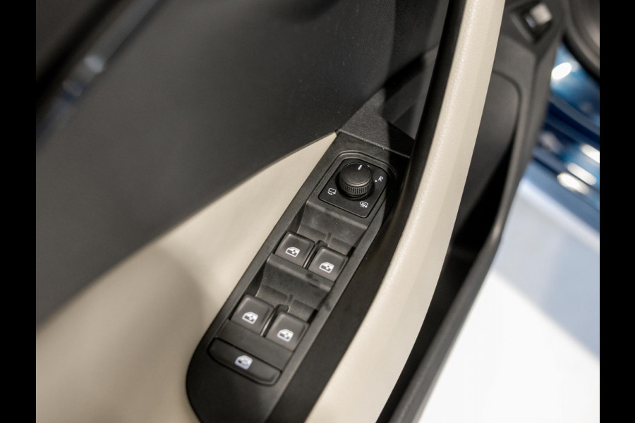Škoda Kamiq 1.0 TSI Style 110pk / Elektrisch verstelbare stoelen / Panoramadak / Trekhaak / Dodehoek detectie / Achteruitrijcamera / Navigatie / Apple carplay /