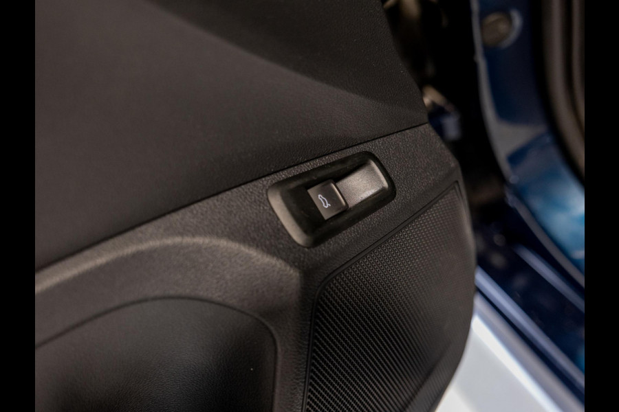 Škoda Kamiq 1.0 TSI Style 110pk / Elektrisch verstelbare stoelen / Panoramadak / Trekhaak / Dodehoek detectie / Achteruitrijcamera / Navigatie / Apple carplay /