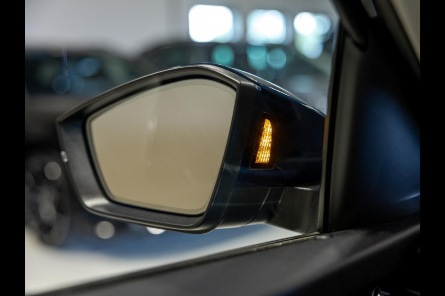 Škoda Kamiq 1.0 TSI Style 110pk / Elektrisch verstelbare stoelen / Panoramadak / Trekhaak / Dodehoek detectie / Achteruitrijcamera / Navigatie / Apple carplay /