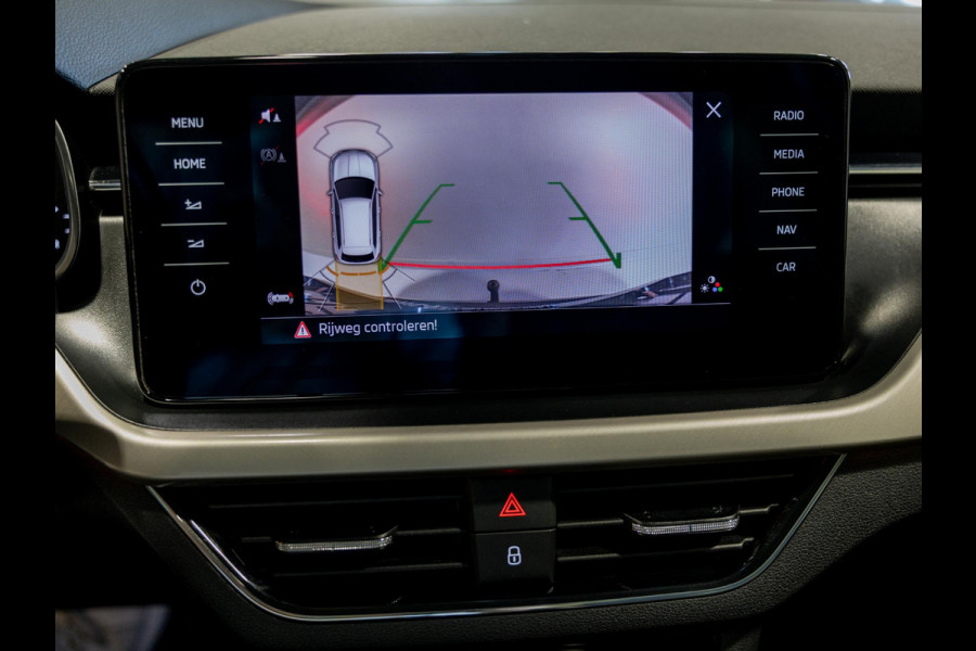 Škoda Kamiq 1.0 TSI Style 110pk / Elektrisch verstelbare stoelen / Panoramadak / Trekhaak / Dodehoek detectie / Achteruitrijcamera / Navigatie / Apple carplay /