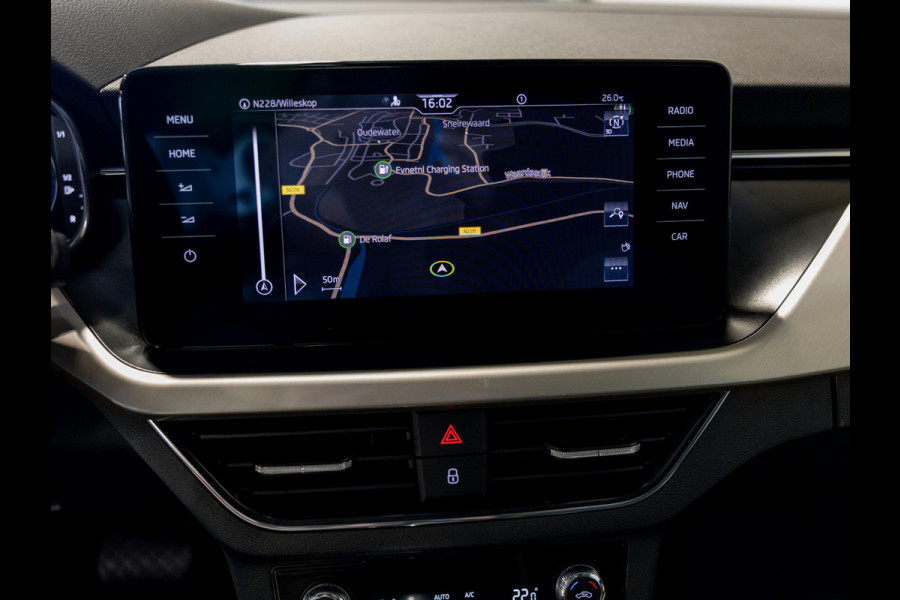 Škoda Kamiq 1.0 TSI Style 110pk / Elektrisch verstelbare stoelen / Panoramadak / Trekhaak / Dodehoek detectie / Achteruitrijcamera / Navigatie / Apple carplay /