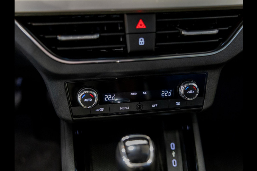 Škoda Kamiq 1.0 TSI Style 110pk / Elektrisch verstelbare stoelen / Panoramadak / Trekhaak / Dodehoek detectie / Achteruitrijcamera / Navigatie / Apple carplay /