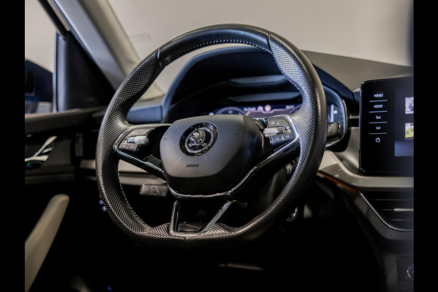 Škoda Kamiq 1.0 TSI Style 110pk / Elektrisch verstelbare stoelen / Panoramadak / Trekhaak / Dodehoek detectie / Achteruitrijcamera / Navigatie / Apple carplay /