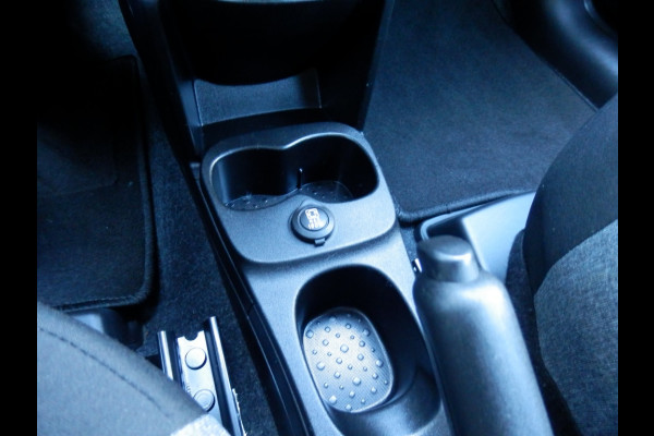 Fiat Panda 1.0 Hybrid Cross I 5 pers. uitv. I Airco I Tel voorber. I