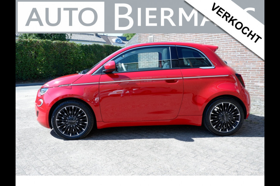Fiat 500E La Prima 42 kWh / INCL. 12 mnd BOVAG / JBL-Speakers / Camera