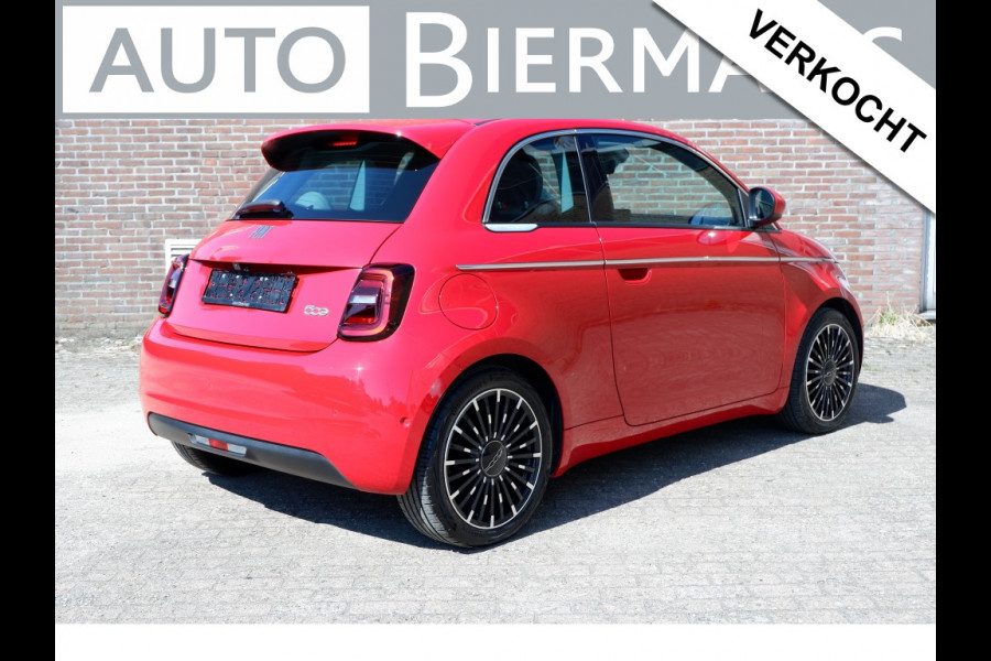 Fiat 500E La Prima 42 kWh / INCL. 12 mnd BOVAG / JBL-Speakers / Camera