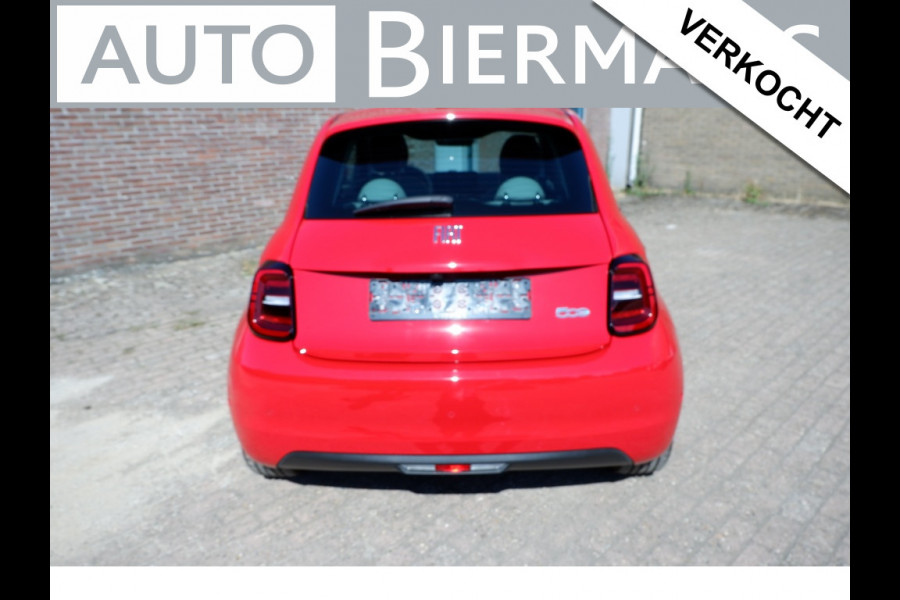 Fiat 500E La Prima 42 kWh / INCL. 12 mnd BOVAG / JBL-Speakers / Camera