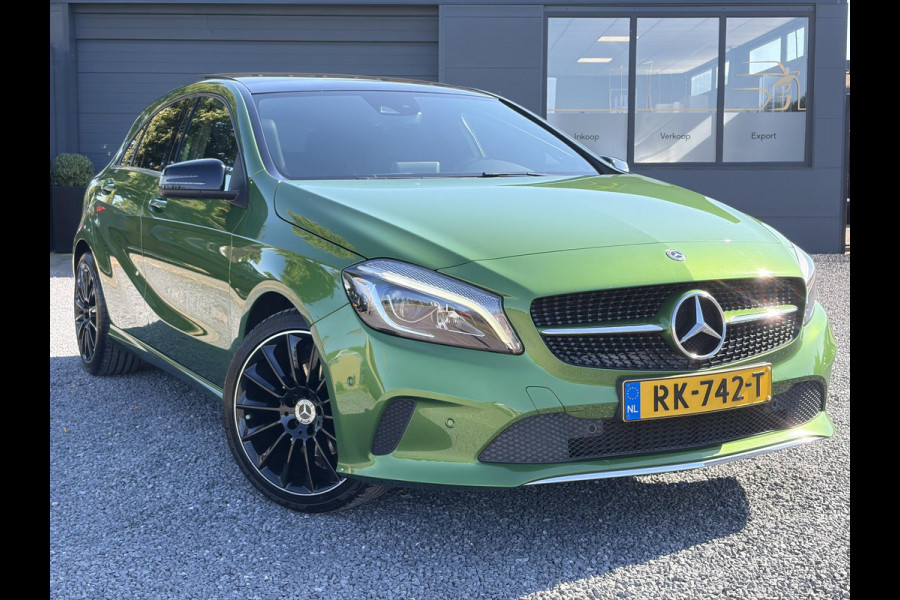 Mercedes-Benz A-Klasse 160 Ambition Automaat l Dealer Onderhouden l Pano l Carplay l Stoelverw l Navi l Halfleder l Pdc l LED l Clima l Cruise l Lm velgen l 102pk l N.A.P l Apk tot 07-2027