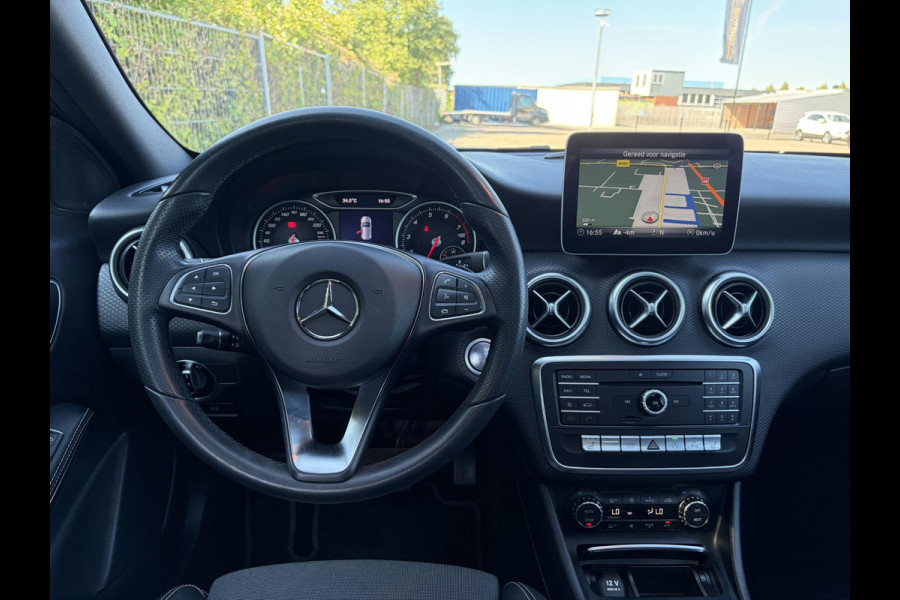 Mercedes-Benz A-Klasse 160 Ambition Automaat l Dealer Onderhouden l Pano l Carplay l Stoelverw l Navi l Halfleder l Pdc l LED l Clima l Cruise l Lm velgen l 102pk l N.A.P l Apk tot 07-2027