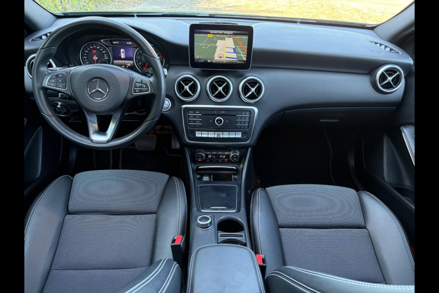 Mercedes-Benz A-Klasse 160 Ambition Automaat l Dealer Onderhouden l Pano l Carplay l Stoelverw l Navi l Halfleder l Pdc l LED l Clima l Cruise l Lm velgen l 102pk l N.A.P l Apk tot 07-2027