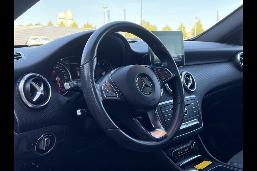 Mercedes-Benz A-Klasse 160 Ambition Automaat l Dealer Onderhouden l Pano l Carplay l Stoelverw l Navi l Halfleder l Pdc l LED l Clima l Cruise l Lm velgen l 102pk l N.A.P l Apk tot 07-2027