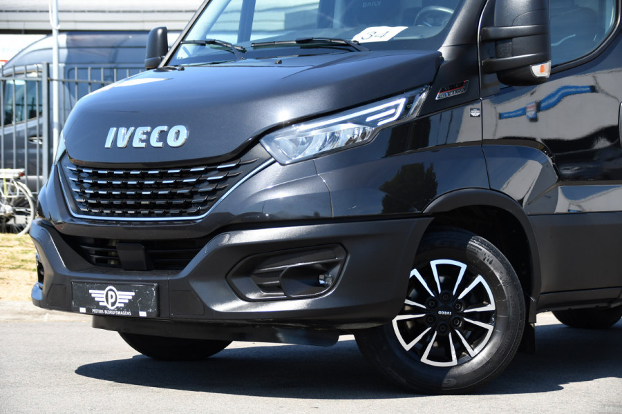 Iveco Daily 35S18HV 3.0 L2H1 Black Edition Camera, Adaptieve Cruise, LED, 180pk, Automaat, 3500kg Trekhaak, Clima, Multimedia, Uniek!