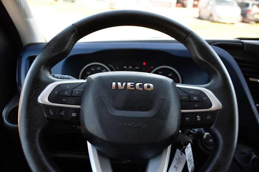 Iveco Daily 35S18HV 3.0 L2H1 Black Edition Camera, Adaptieve Cruise, LED, 180pk, Automaat, 3500kg Trekhaak, Clima, Multimedia, Uniek!