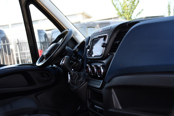 Iveco Daily 35S18HV 3.0 L2H1 Black Edition Camera, Adaptieve Cruise, LED, 180pk, Automaat, 3500kg Trekhaak, Clima, Multimedia, Uniek!