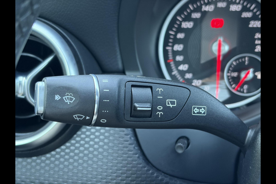Mercedes-Benz A-Klasse 160 Ambition Automaat l Dealer Onderhouden l Pano l Carplay l Stoelverw l Navi l Halfleder l Pdc l LED l Clima l Cruise l Lm velgen l 102pk l N.A.P l Apk tot 07-2027