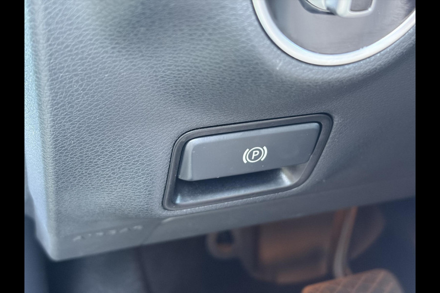 Mercedes-Benz A-Klasse 160 Ambition Automaat l Dealer Onderhouden l Pano l Carplay l Stoelverw l Navi l Halfleder l Pdc l LED l Clima l Cruise l Lm velgen l 102pk l N.A.P l Apk tot 07-2027