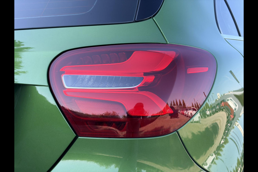 Mercedes-Benz A-Klasse 160 Ambition Automaat l Dealer Onderhouden l Pano l Carplay l Stoelverw l Navi l Halfleder l Pdc l LED l Clima l Cruise l Lm velgen l 102pk l N.A.P l Apk tot 07-2027