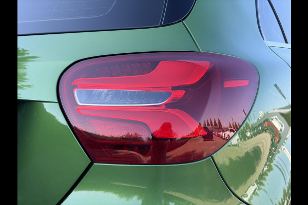 Mercedes-Benz A-Klasse 160 Ambition Automaat l Dealer Onderhouden l Pano l Carplay l Stoelverw l Navi l Halfleder l Pdc l LED l Clima l Cruise l Lm velgen l 102pk l N.A.P l Apk tot 07-2027