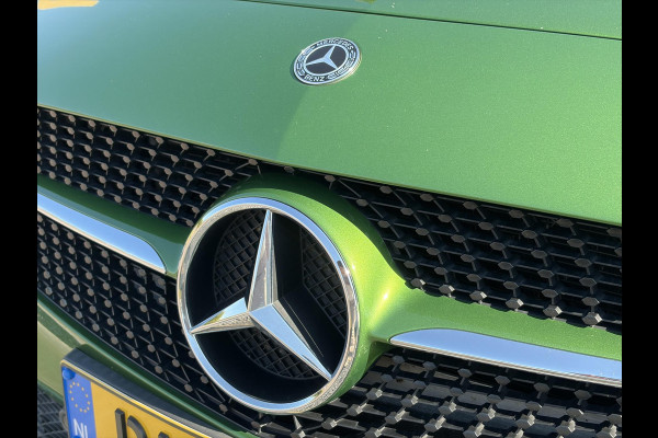 Mercedes-Benz A-Klasse 160 Ambition Automaat l Dealer Onderhouden l Pano l Carplay l Stoelverw l Navi l Halfleder l Pdc l LED l Clima l Cruise l Lm velgen l 102pk l N.A.P l Apk tot 07-2027