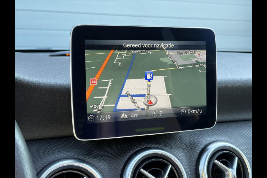 Mercedes-Benz A-Klasse 160 Ambition Automaat l Dealer Onderhouden l Pano l Carplay l Stoelverw l Navi l Halfleder l Pdc l LED l Clima l Cruise l Lm velgen l 102pk l N.A.P l Apk tot 07-2027