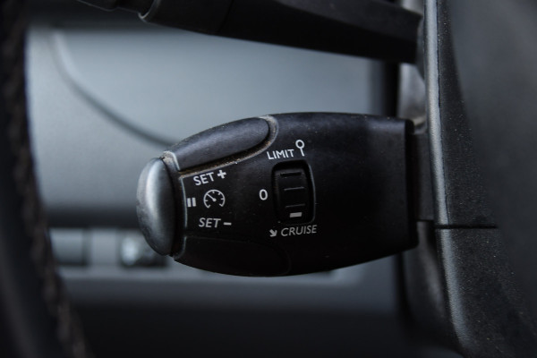 Citroën Jumpy 2.0 BlueHDI 120 L3 PB Edition Camera, Cruise, Carplay, Clima, 122pk, Trekhaak, 6 zitplaatsen, Sensoren, Multimedia, Uniek!