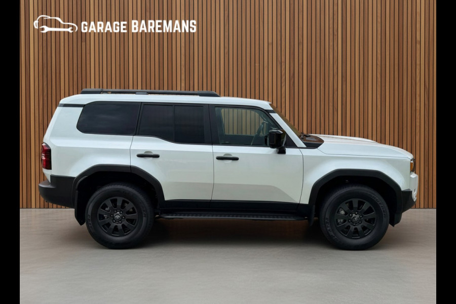 Toyota Land Cruiser 250 2.8 D-4D Standard Roof Window Van Navigator