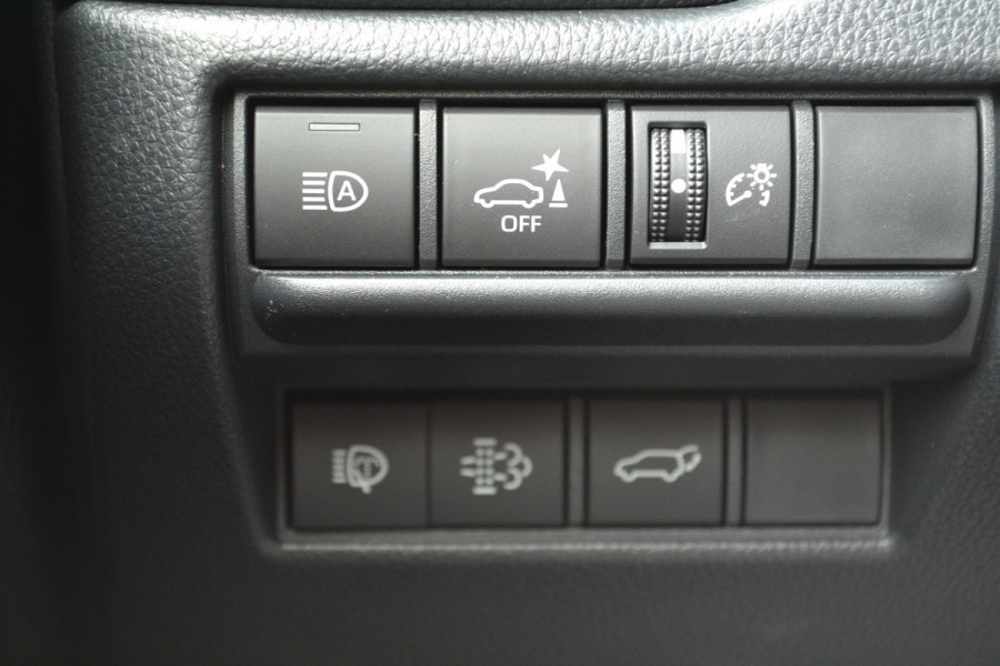 Toyota Land Cruiser 250 2.8 D-4D Standard Roof Window Van Navigator