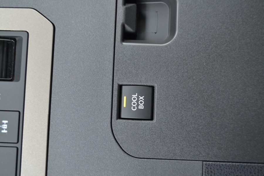 Toyota Land Cruiser 250 2.8 D-4D Standard Roof Window Van Navigator