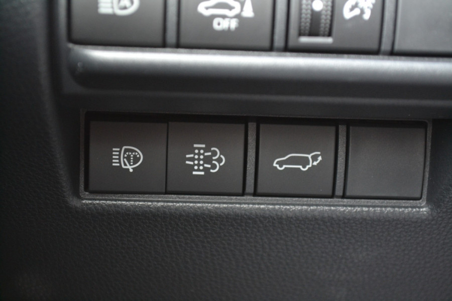 Toyota Land Cruiser 250 2.8 D-4D Standard Roof Window Van Navigator