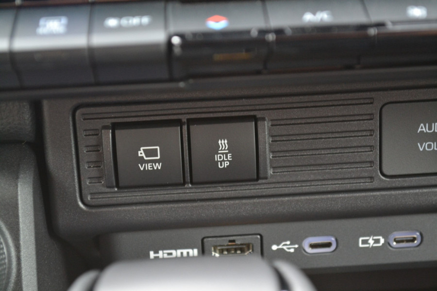 Toyota Land Cruiser 250 2.8 D-4D Standard Roof Window Van Navigator