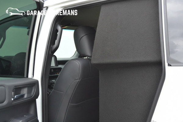 Toyota Land Cruiser 250 2.8 D-4D Standard Roof Window Van Navigator