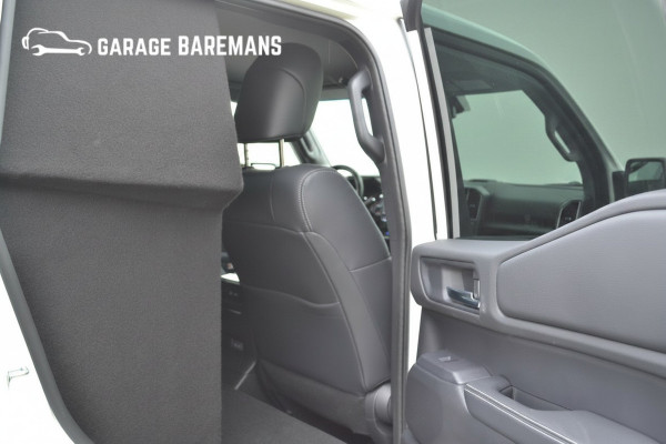 Toyota Land Cruiser 250 2.8 D-4D Standard Roof Window Van Navigator