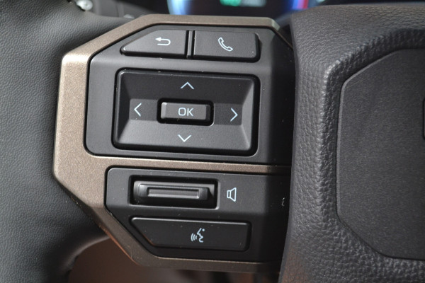 Toyota Land Cruiser 250 2.8 D-4D Blind Van Navigator