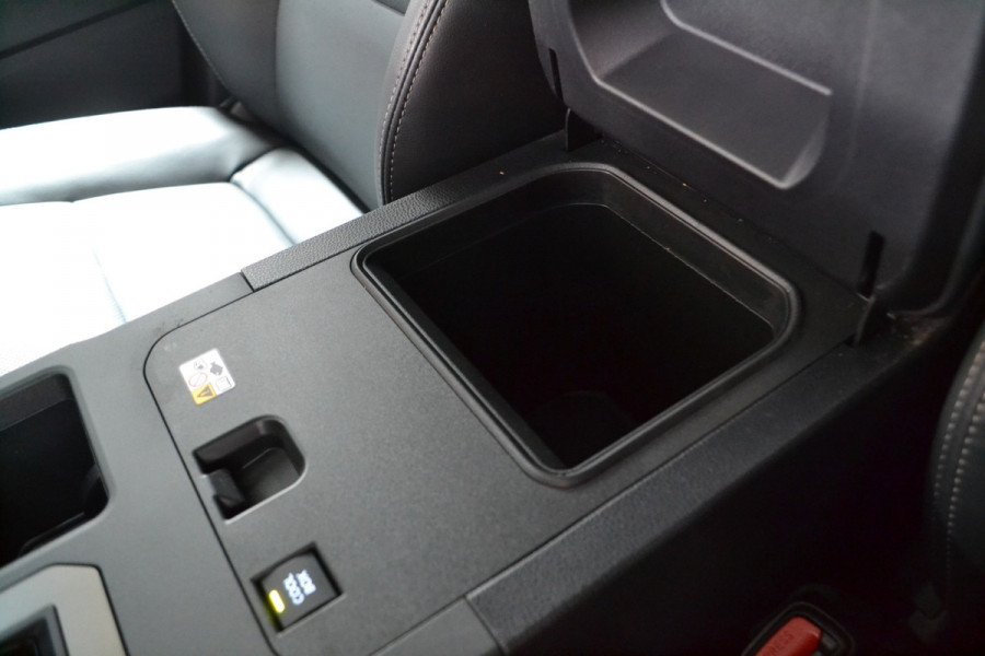 Toyota Land Cruiser 250 2.8 D-4D Blind Van Navigator