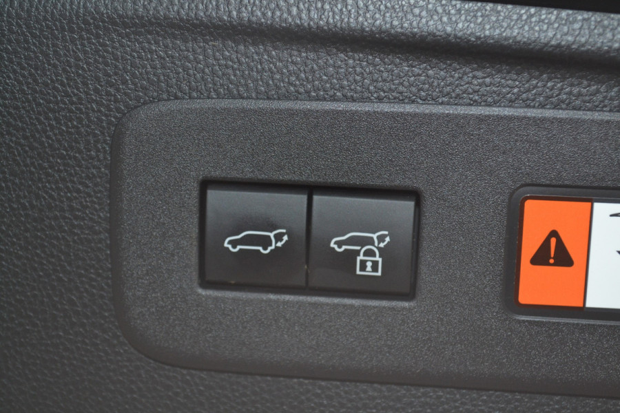 Toyota Land Cruiser 250 2.8 D-4D Blind Van Navigator