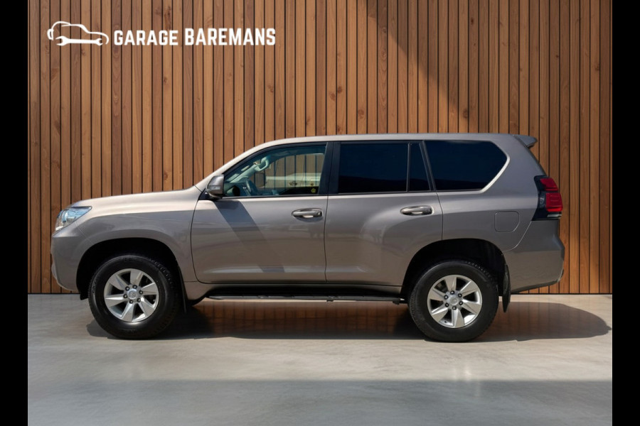 Toyota Land Cruiser 2.8 D-4D-F Challenger Window Van BEARLOCK